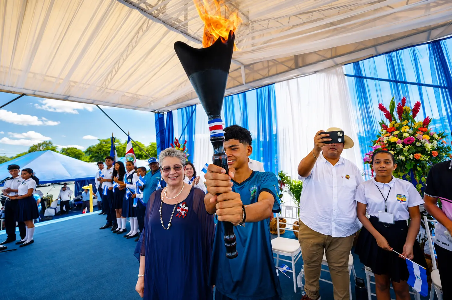 La Antorcha de la Libertad: student runners carry the flame hand to hand from Guatemala to Cartago, arriving the afternoon of September 14.