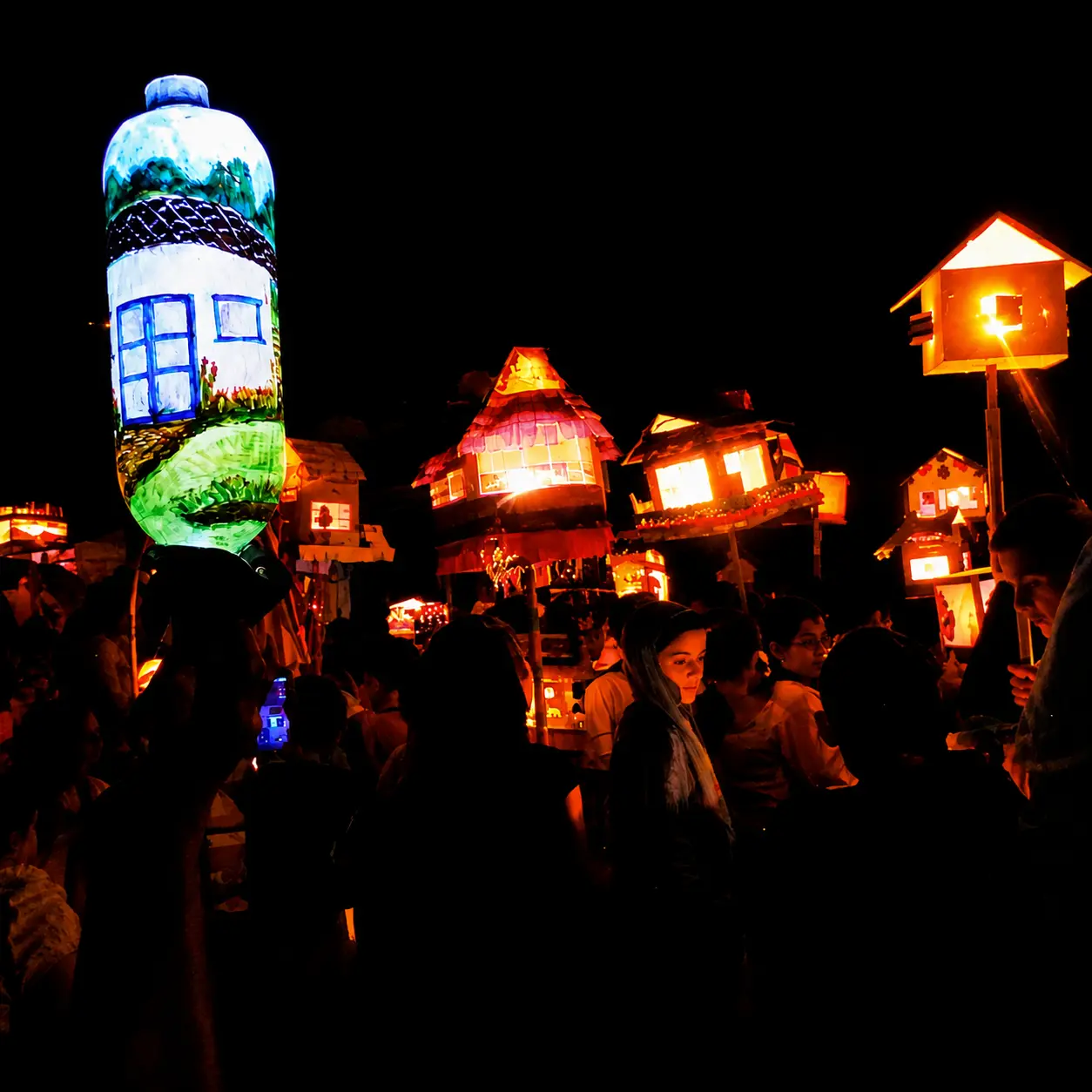 El Desfile de Faroles: the lantern parade on the night of September 14, a tradition every Costa Rican child grows up with.