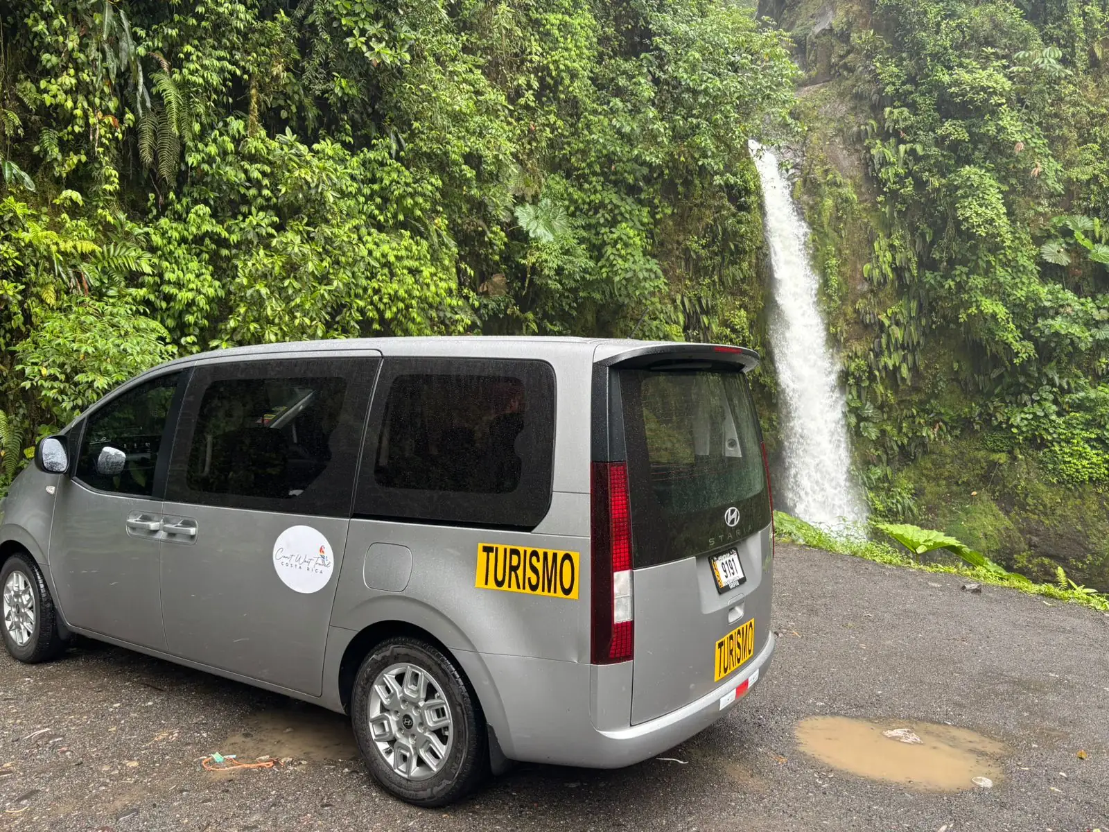 Should You Upgrade to a Discovery Shuttle? An Honest Guide for Costa Rica Travelers