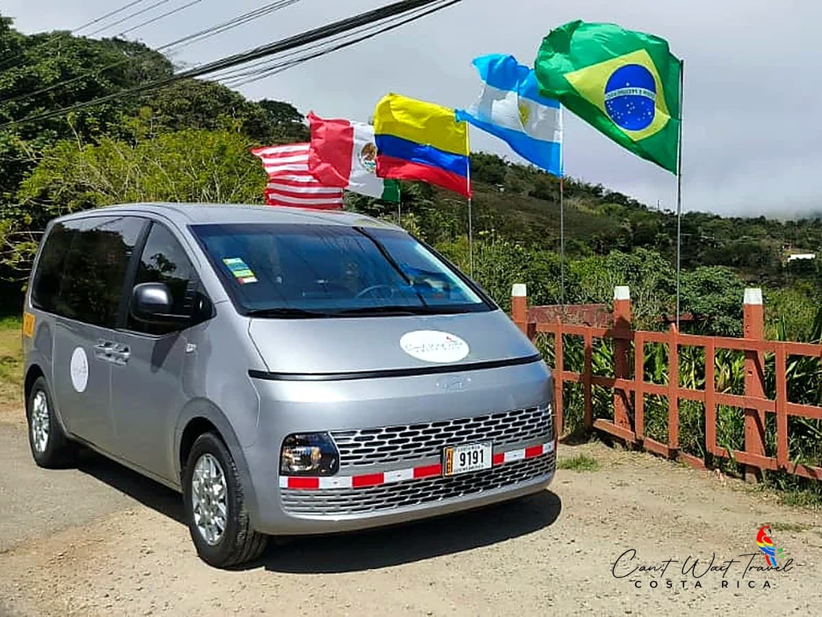 Classic Triangle itinerary: SJO Airport, La Fortuna and Monteverde by private shuttle